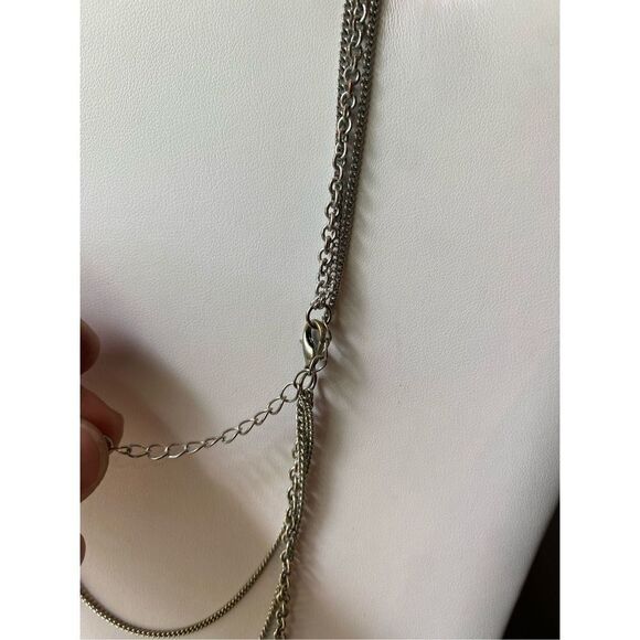 Three chain connected triangle necklace - Picture 5 of 10